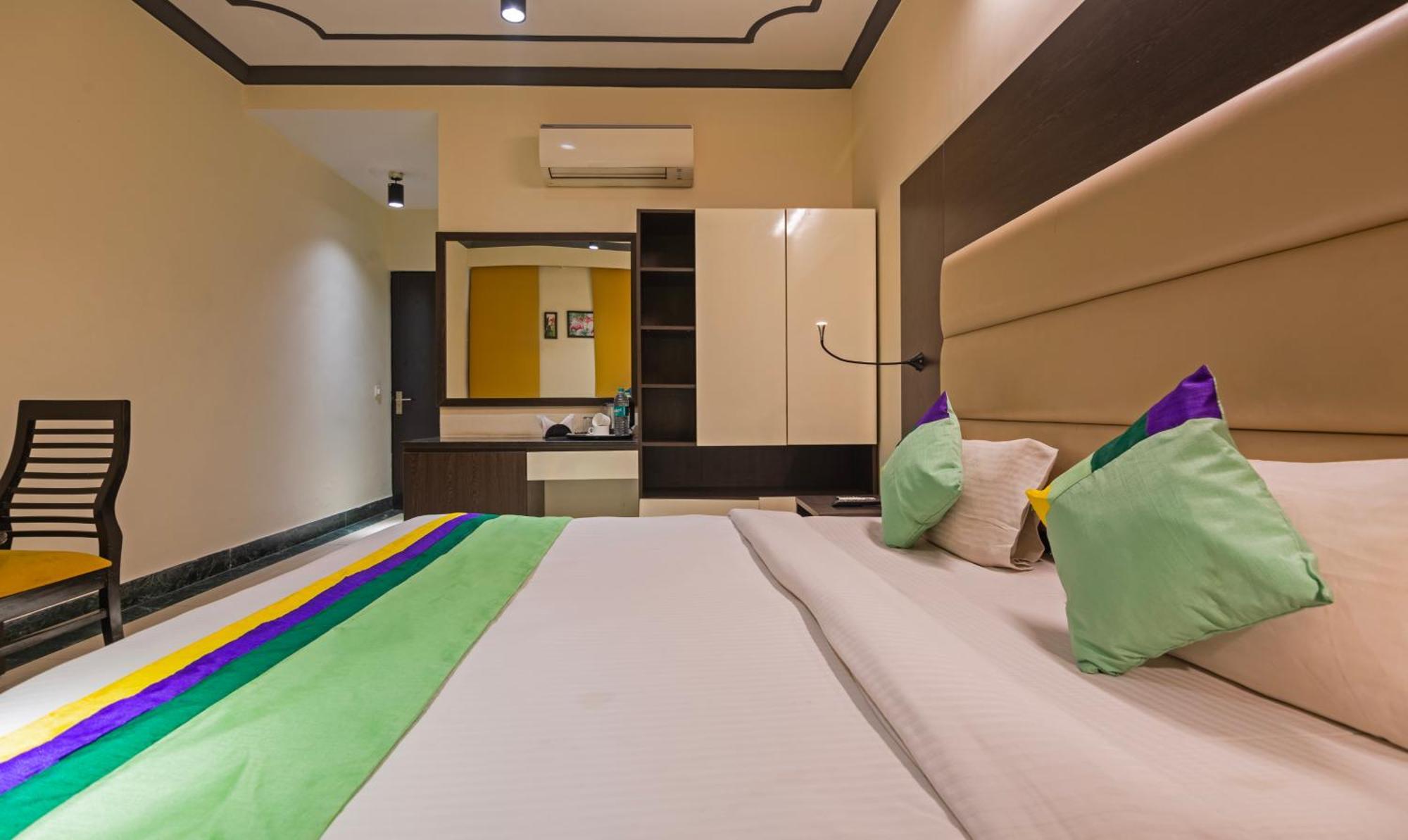 Super Townhouse Sushant Lok Phase 1 Formerly Hotel Neven Gurgaon Luaran gambar