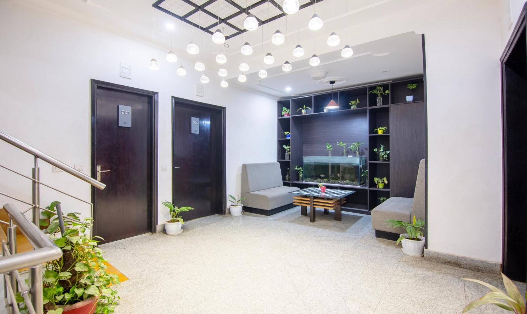 Super Townhouse Sushant Lok Phase 1 Formerly Hotel Neven Gurgaon Luaran gambar