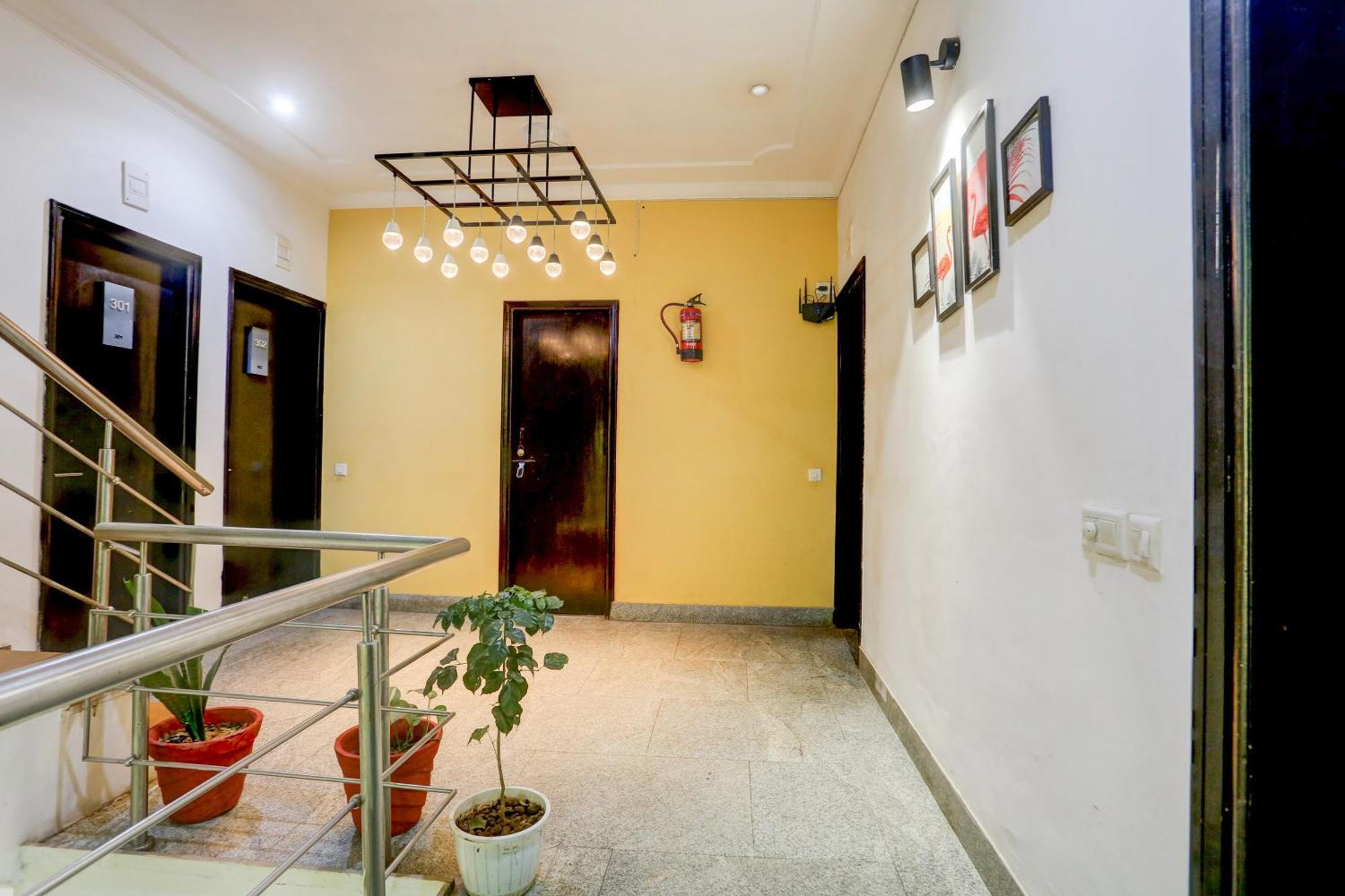 Super Townhouse Sushant Lok Phase 1 Formerly Hotel Neven Gurgaon Luaran gambar